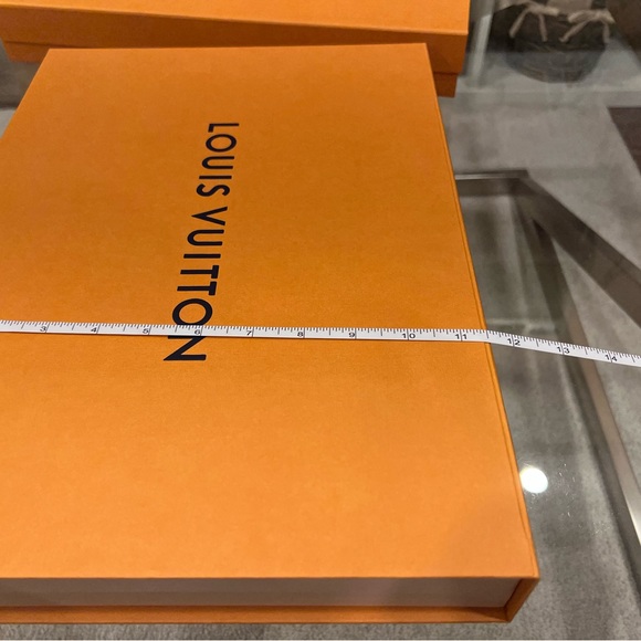 Louis Vuitton Magnetic Gift Boxes - Picture 8 of 9
